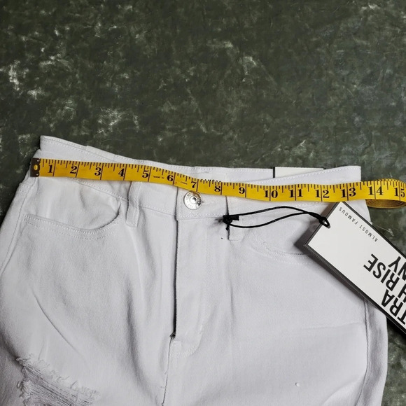 Almost Famous White Skinny Jeans - Picture 4 of 6